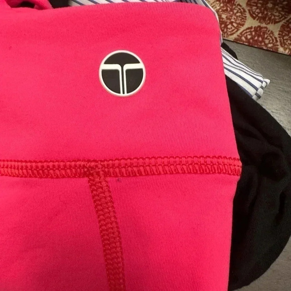 Trina Turk womens recreation cropped leggings. Size medium. - Picture 5 of 6